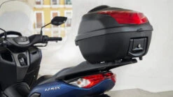 Genuine Yamaha Rear Carrier NMAX 125 2021 Onwards -Outlet MotoGear Pro Store 2021 Yamaha G125YM EU Phantom Blue Accessorized detail 006 03 72130.1634113325