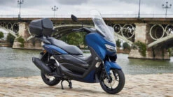 Genuine Yamaha Rear Carrier NMAX 125 2021 Onwards -Outlet MotoGear Pro Store 2021 Yamaha G125YM EU Phantom Blue Accessorized detail 009 03 73630.1634113294