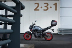 Genuine Yamaha MT-07 All Years - 39l Top Box Luggage Kit -Outlet MotoGear Pro Store 2021 Yamaha MT07 EU Storm Fluo Accessorized detail 007 03 57592.1634829462