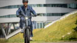 Yamaha Booster 'Road Legal' Urban E-Bike -Outlet MotoGear Pro Store 2023 Yamaha BOOSTER EU Tech Graphite Accessorized action 001 03 12545.1699612879